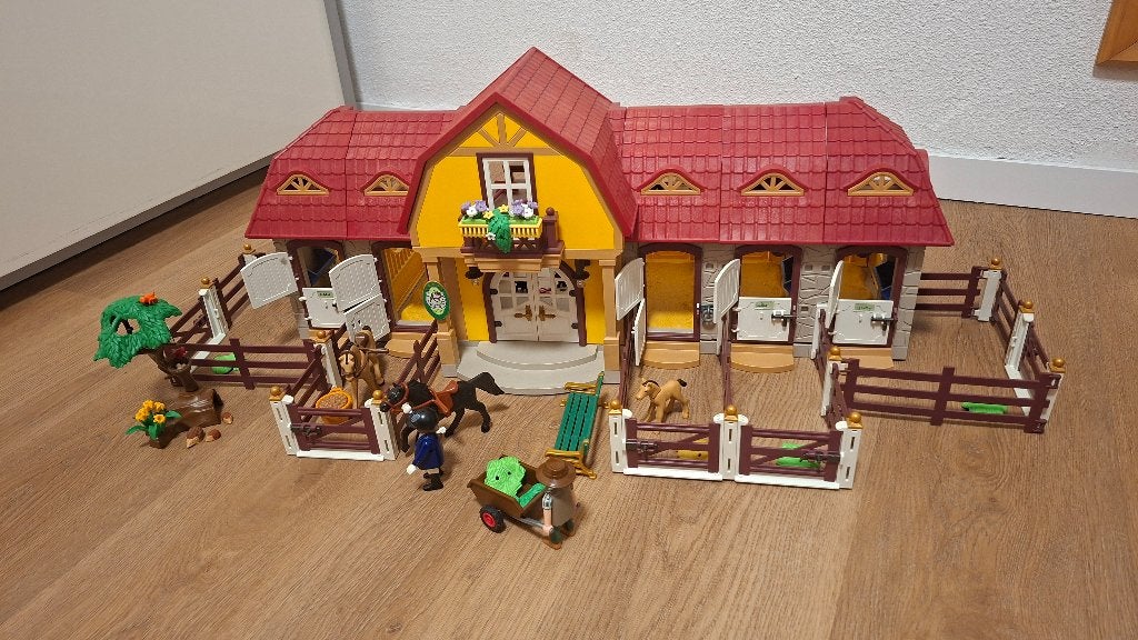 Playmobil paardenstal 5221 met uitbreiding, Complete set, Overige typen, Ophalen of Verzenden, Zo goed als nieuw