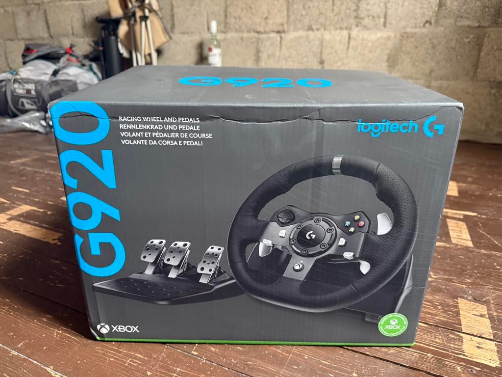 Logitech stuur, pedalen en pook, Ophalen, Zo goed als nieuw, Stuurtje of Sportattribuut