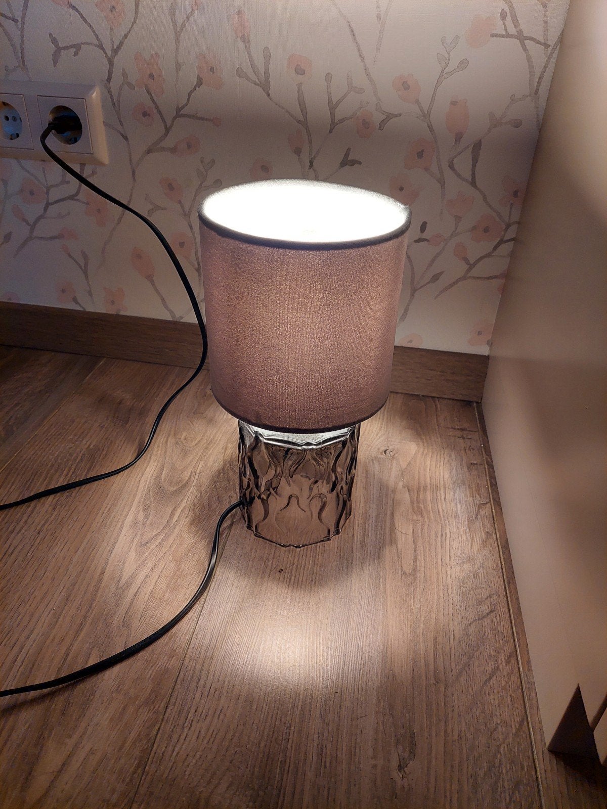 Nachtlamp met stoffen/suede kap en glazen voet, Ophalen, Grijs, E27 (groot), Zo goed als nieuw