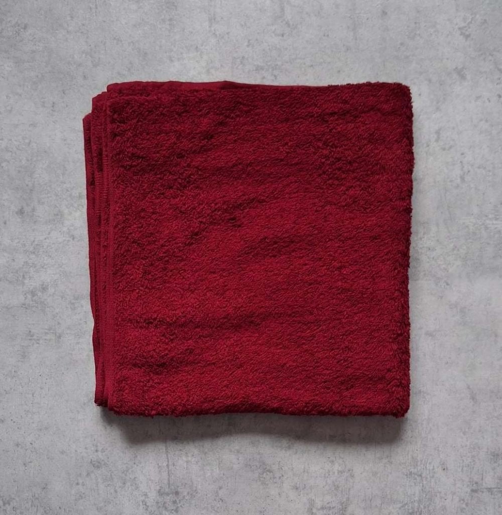 Prachtige bordeaux kleurige HANDDOEK 70 X 140 CM, Overige kleuren, Overige merken, Handdoek, Ophalen of Verzenden