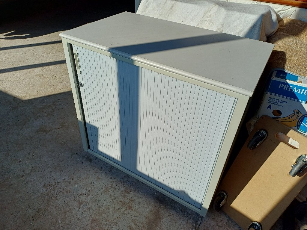 2 Roldeur kastjes in keurige staat, Huis en Inrichting, Ophalen, Kunststof, 50 tot 100 cm, Zo goed als nieuw