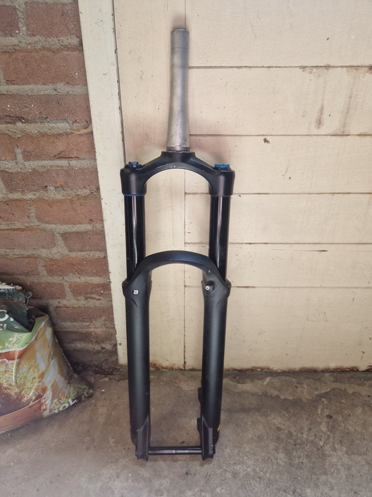 SR Suntour Zeron35 voorvork
150mm veerweg
Voor 29 inch wiele, Fietsen en Brommers, Fietsonderdelen, Ophalen, Gebruikt, Voorvork