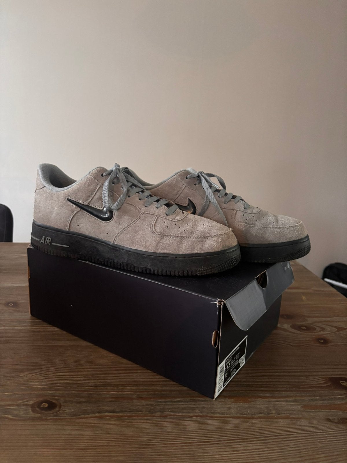 Nike Air Force 1 '07 Low Jewel Cool Grey Black, Ophalen of Verzenden, Zo goed als nieuw, Zwart, Sneakers of Gympen