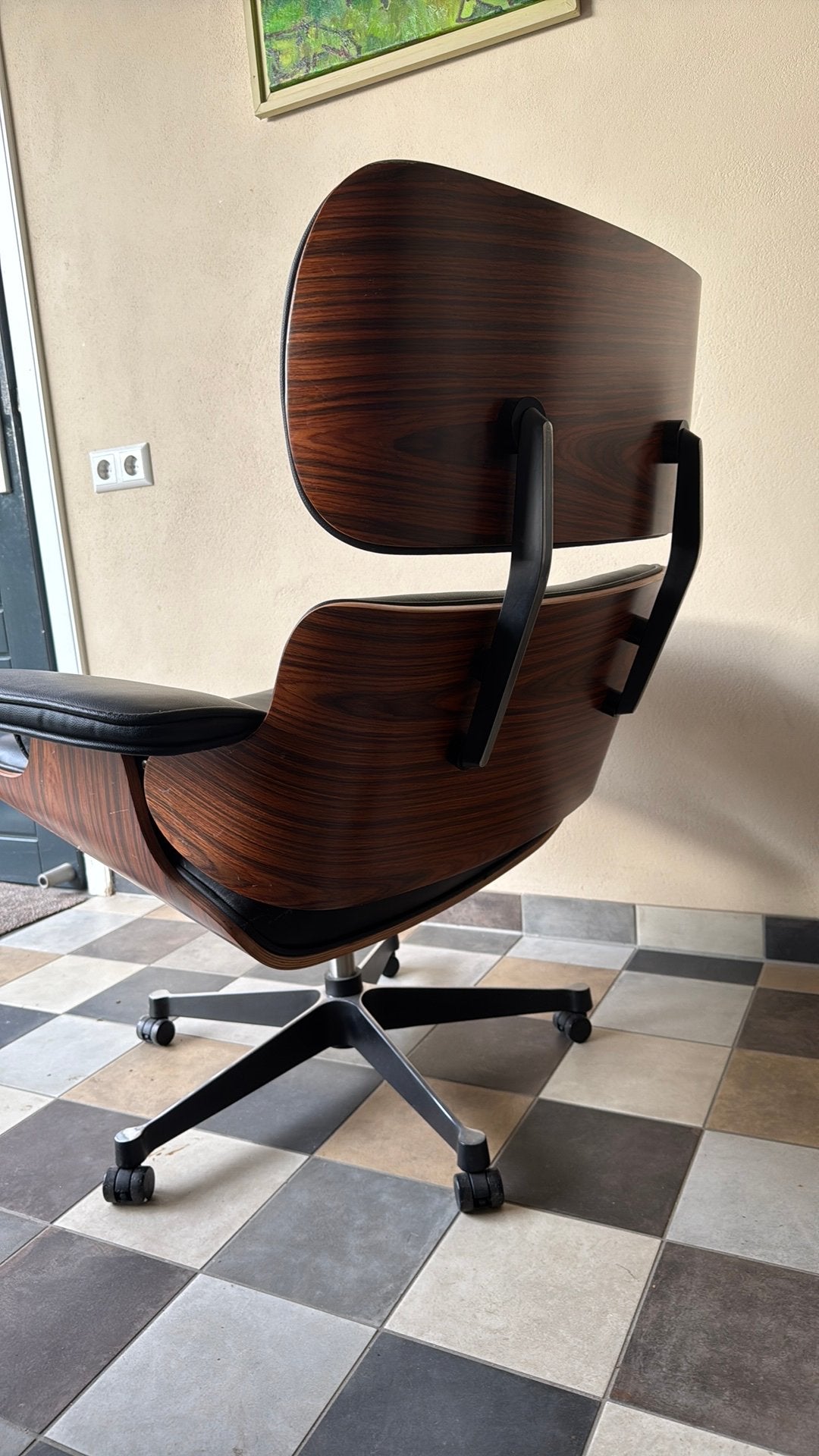 Eames Lounge chair ,imitatie, met bijpassende hocker., Ophalen, Zwart, Leer, Zo goed als nieuw