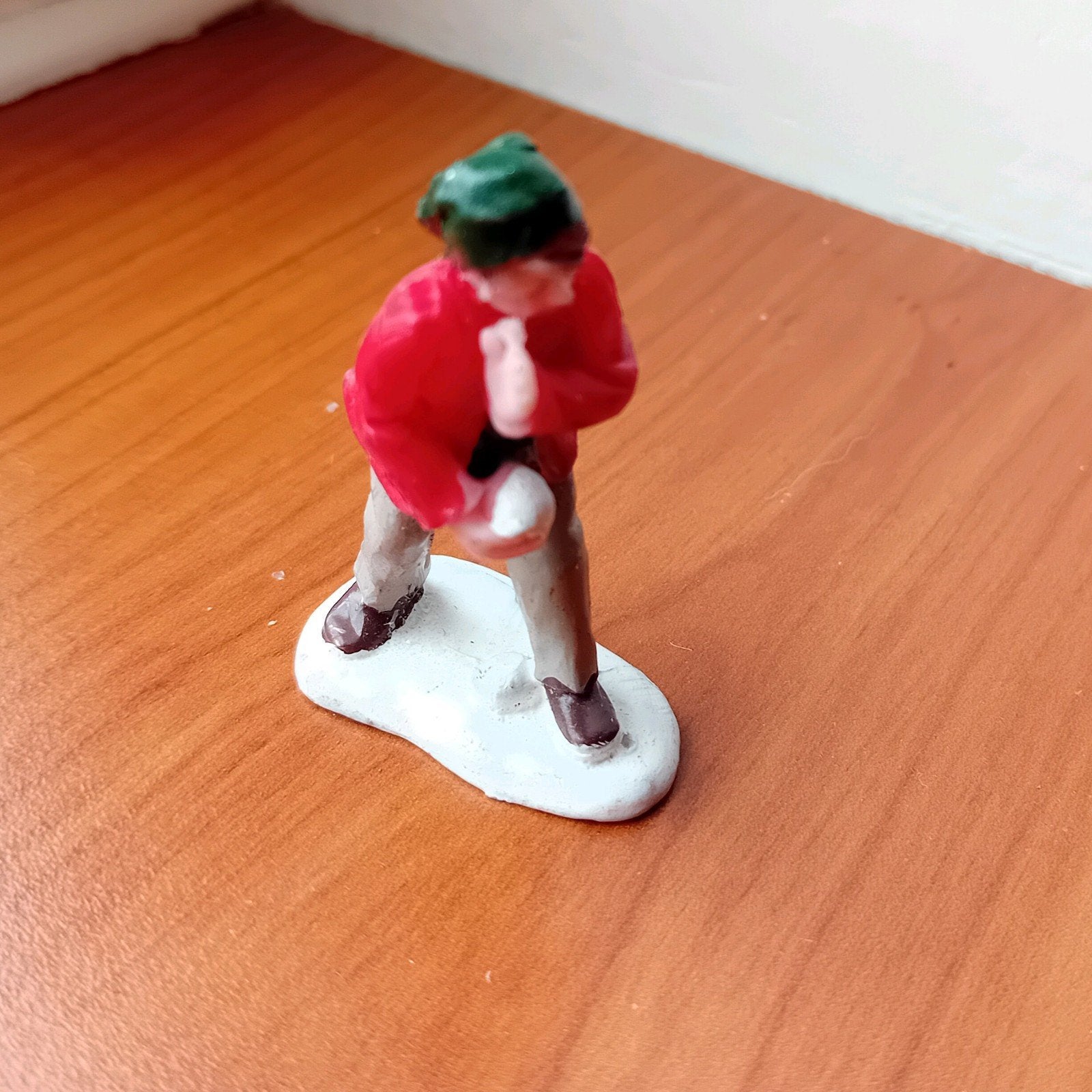 Lemax sneeuwbalgooier nr 3, Lemax figuur Kerstdorp, Diversen, Ophalen of Verzenden