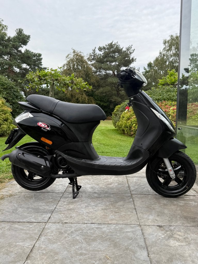 Foto 2 van ⭐️Piaggio zip 2 takt 2015 Brom Glans zwart Nette staat⭐️