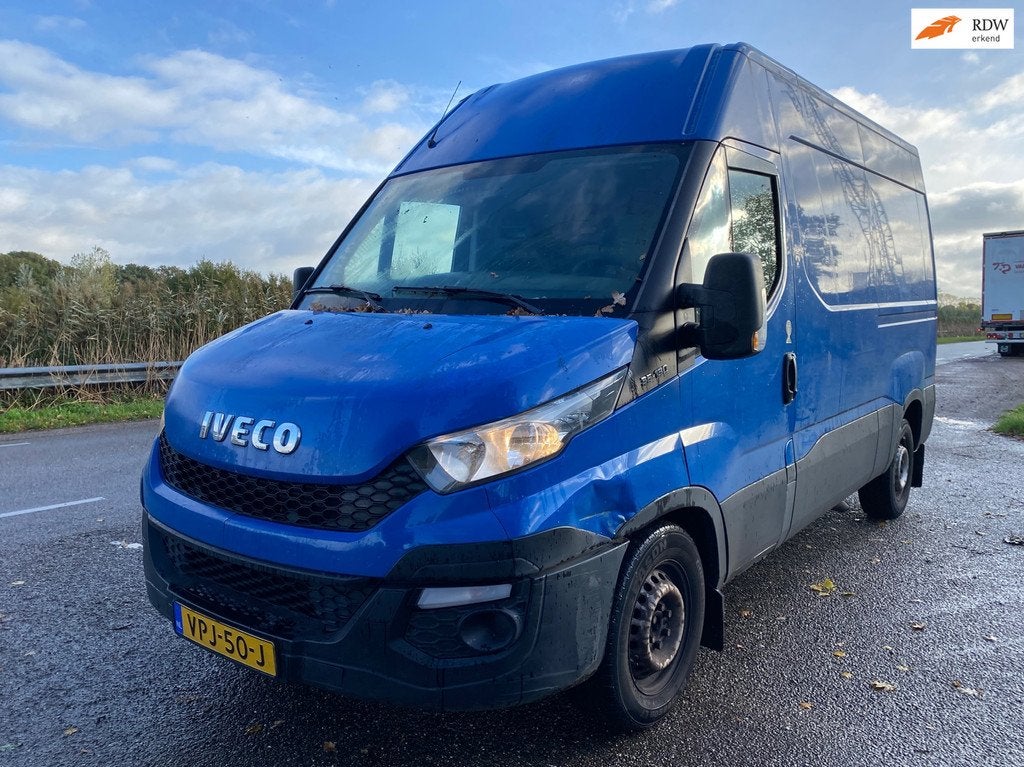 Iveco Daily 35S13V 2.3 352 H2, Auto's, Gebruikt, Zwart, Iveco, Blauw