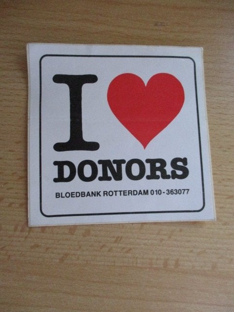 Donor sticker I love donors - Bloedbank Rotterdam 10cm, Verzamelen, Ophalen of Verzenden, Zo goed als nieuw, Bedrijf of Vereniging