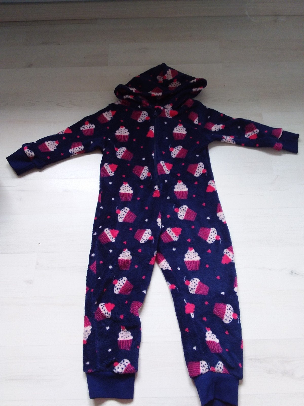 Onesie cupcakes maat 98, Kinderen en Baby's, Kinderkleding | Maat 98, Ophalen of Verzenden, Meisje