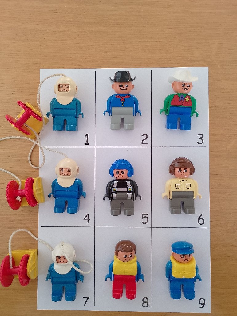 LEGO DUPLO poppetjes blad A, Ophalen of Verzenden, Gebruikt, Losse stenen, Duplo