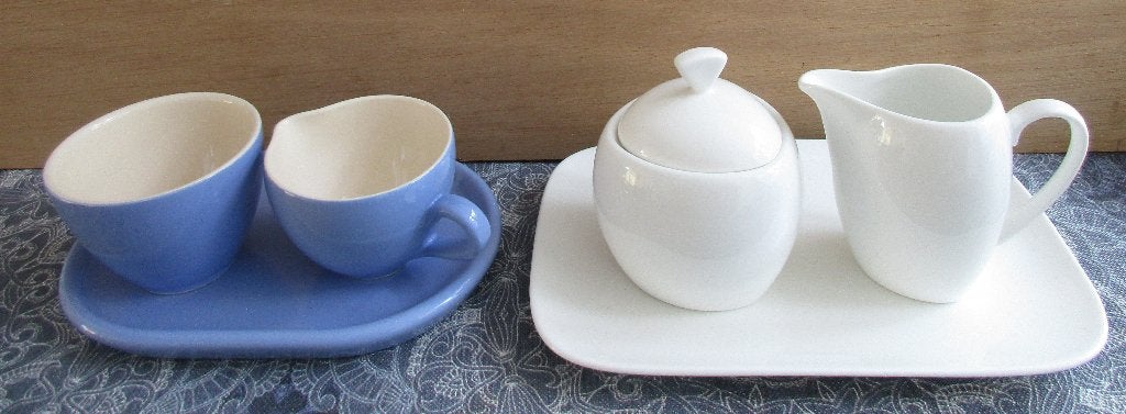 2 nieuwe roomstelletjes - lavendel (merkloos)  wit ( xenos), Ophalen of Verzenden, Nieuw, Porselein, Overige typen