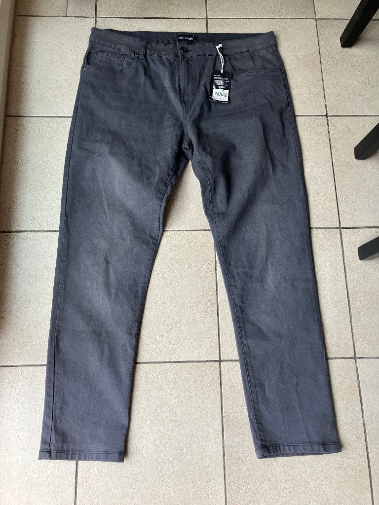 Nieuwe grijskleurige spijkerbroek W40 L32, Ophalen of Verzenden, Nieuw, Overige kleuren, W40 - W42 (confectie 56/58)
