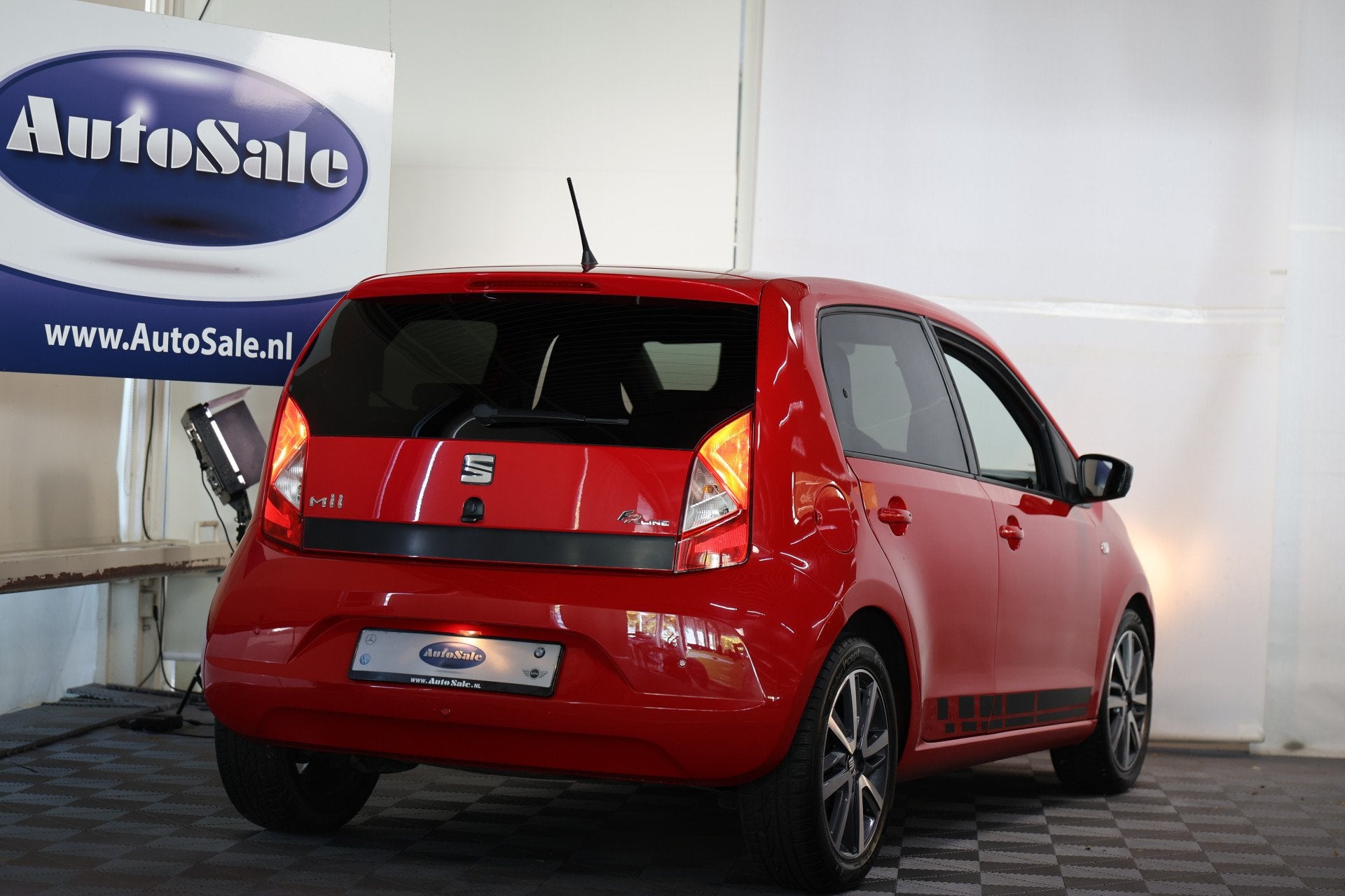 SEAT Mii 1.0 FR Intense AUTOMAAT CRUISE PDC CLIMA '17, Stof, Gebruikt, Zwart, 4 stoelen