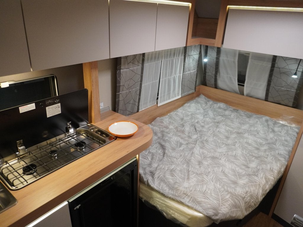 Knaus Sport 450 FU, Caravans en Kamperen, Caravans, Schokbreker, Rondzit, Overige typen, Knaus