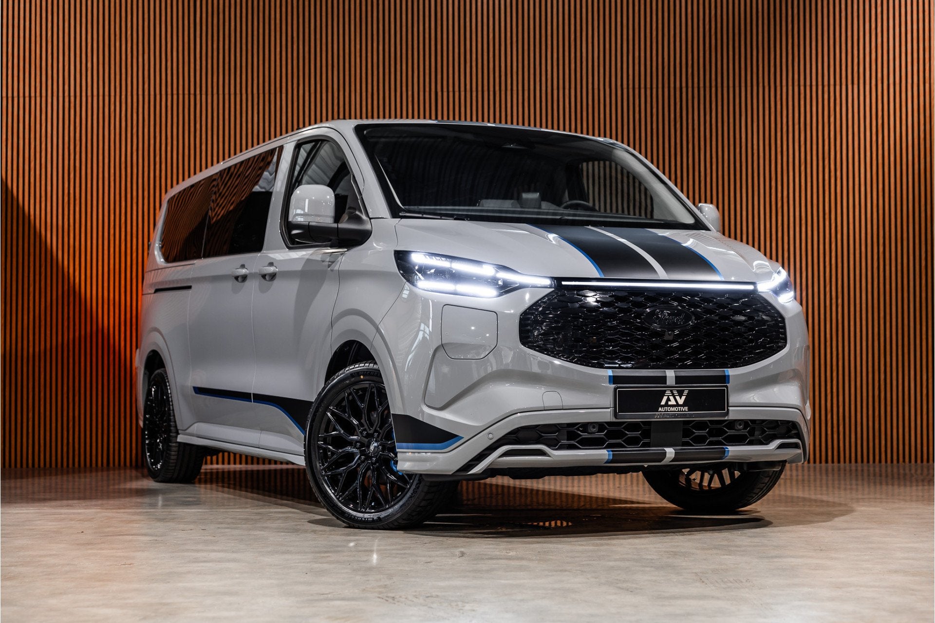Ford E-Transit Custom 340 L2H1 DC Sport 71 kWh | Dubbel cabi, Auto's, Bestelauto's, Automaat, Dealer onderhouden, Achterwielaandrijving