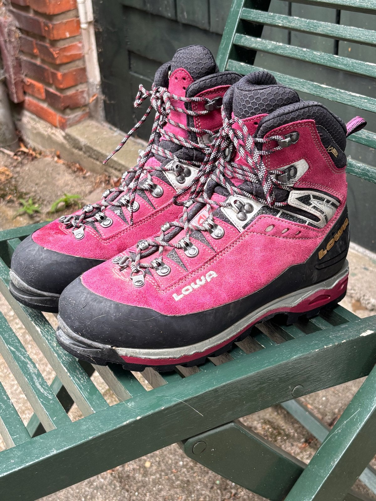 LOWA bergschoenen dames maat 40.5-41 - Zo goed als nieuw, Sport en Fitness, Ophalen, Zo goed als nieuw, Schoenen