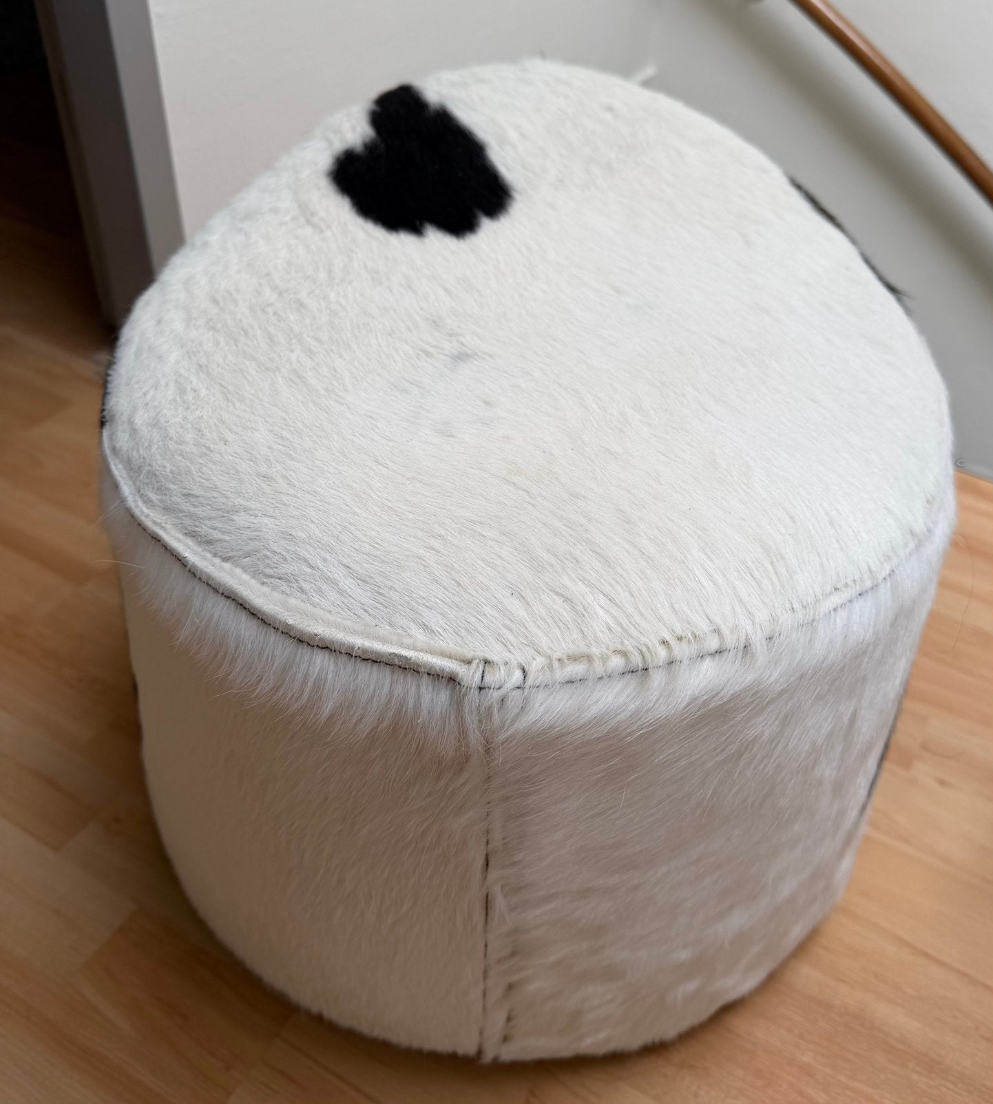 vintage IKEA STOCKHOLM roterende poef met koeienhuid, Ophalen of Verzenden, Zo goed als nieuw, Rond, Minder dan 50 cm