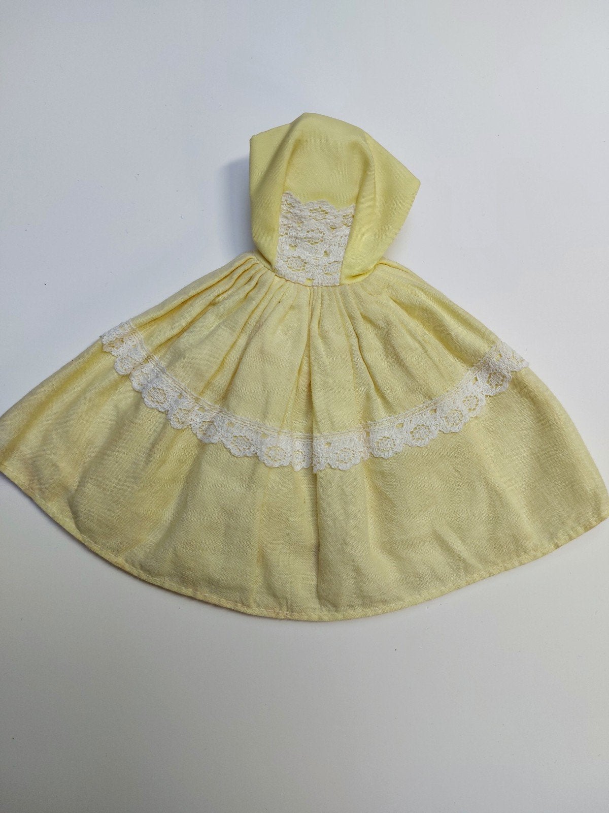 Barbie, Tressy doll, gele jurk, Ophalen of Verzenden, Gebruikt, Kleertjes