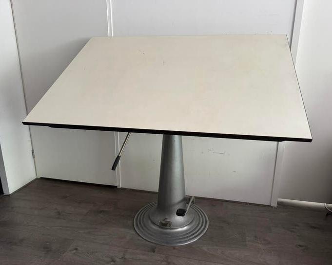 Industriële Nike Eskilstuna Tekentafel Bureau Tafel, Doe-het-zelf en Verbouw, Tekentafels, Ophalen