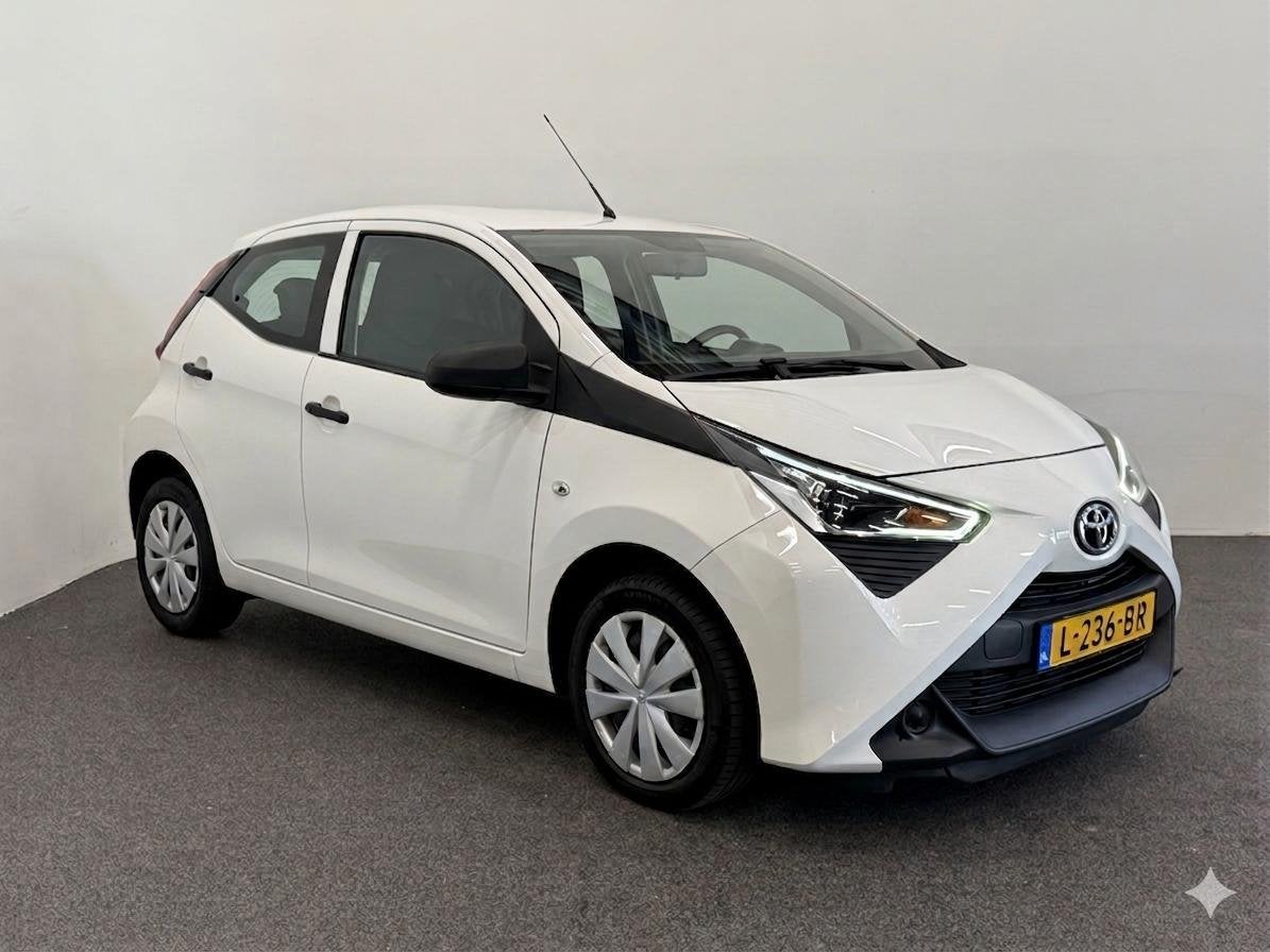 Toyota Aygo 1.0 VVT-i x-fun Airco Bluetooth Centrale vergren, Voorwielaandrijving, Stof, Gebruikt, Euro 6