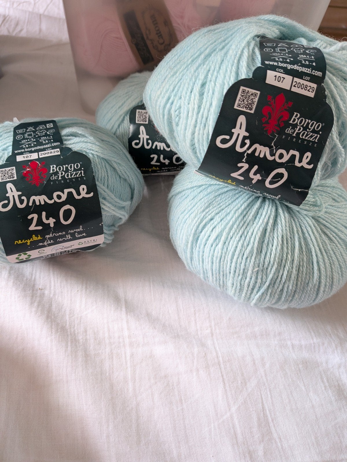 4 bollen amore 240, Hobby en Vrije tijd, Ophalen of Verzenden, Breien, Wol of Garen