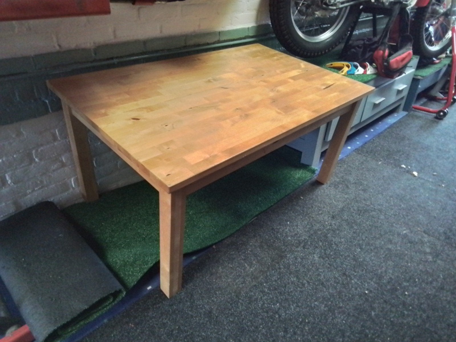 ikea tafel in zeer goede staat, 45 tot 60 cm, Ophalen of Verzenden, Zo goed als nieuw, Ikea stijl dus vertrouwd en erg sterk,wel zwaar.