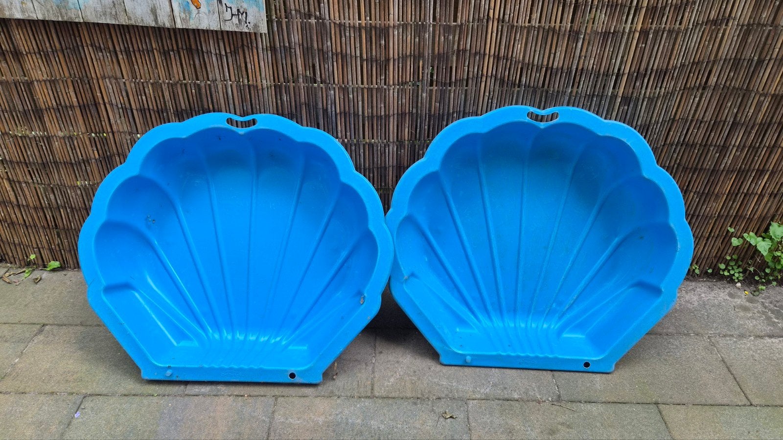 Schelp zandbak / zwembadje van stevig plastic, Ophalen, Gebruikt