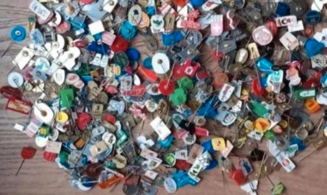 Lot vintage speldjes 580 stuks, Verzamelen, Ophalen of Verzenden, Gebruikt, Overige onderwerpen, Speldje of Pin