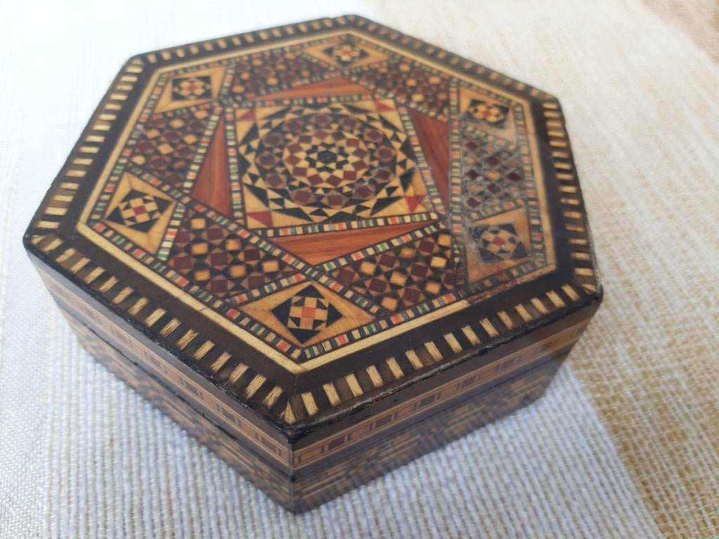 INGELEGD HOUTEN DOOSJE FIJN DECOR, handbewerkt, Ophalen