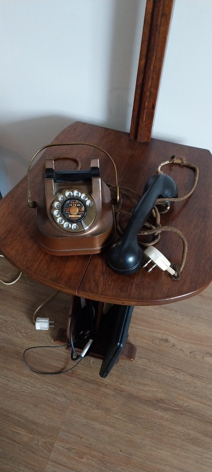 Vintage Telefoon met Draaischijf - Koperkleurig, Telecommunicatie, Vaste telefoons | Niet Draadloos, Ophalen, Gebruikt, Met draaischijf