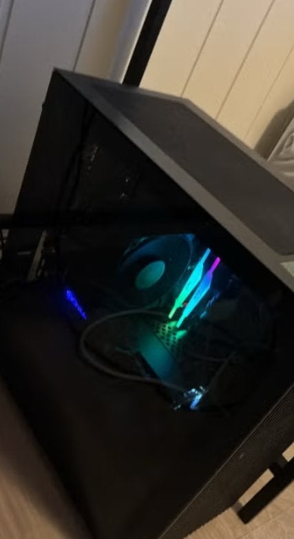 Selger hele gaming- og arbeidssettet SAMLET!, Computers en Software, Ophalen of Verzenden, Gaming, SSD, Met videokaart