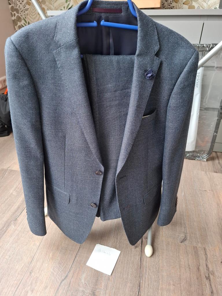 12 herenpakken van de WE maat 44 - (2 nieuw), Kleding | Heren, Ophalen, Nieuw, Maat 46 (S) of kleiner