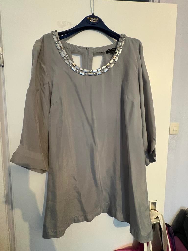 Yoek black label grijze zijden tuniek/blouse, maat M, Kleding | Dames, Grote Maten, Ophalen of Verzenden, Nieuw, Grijs, Blouse of Tuniek