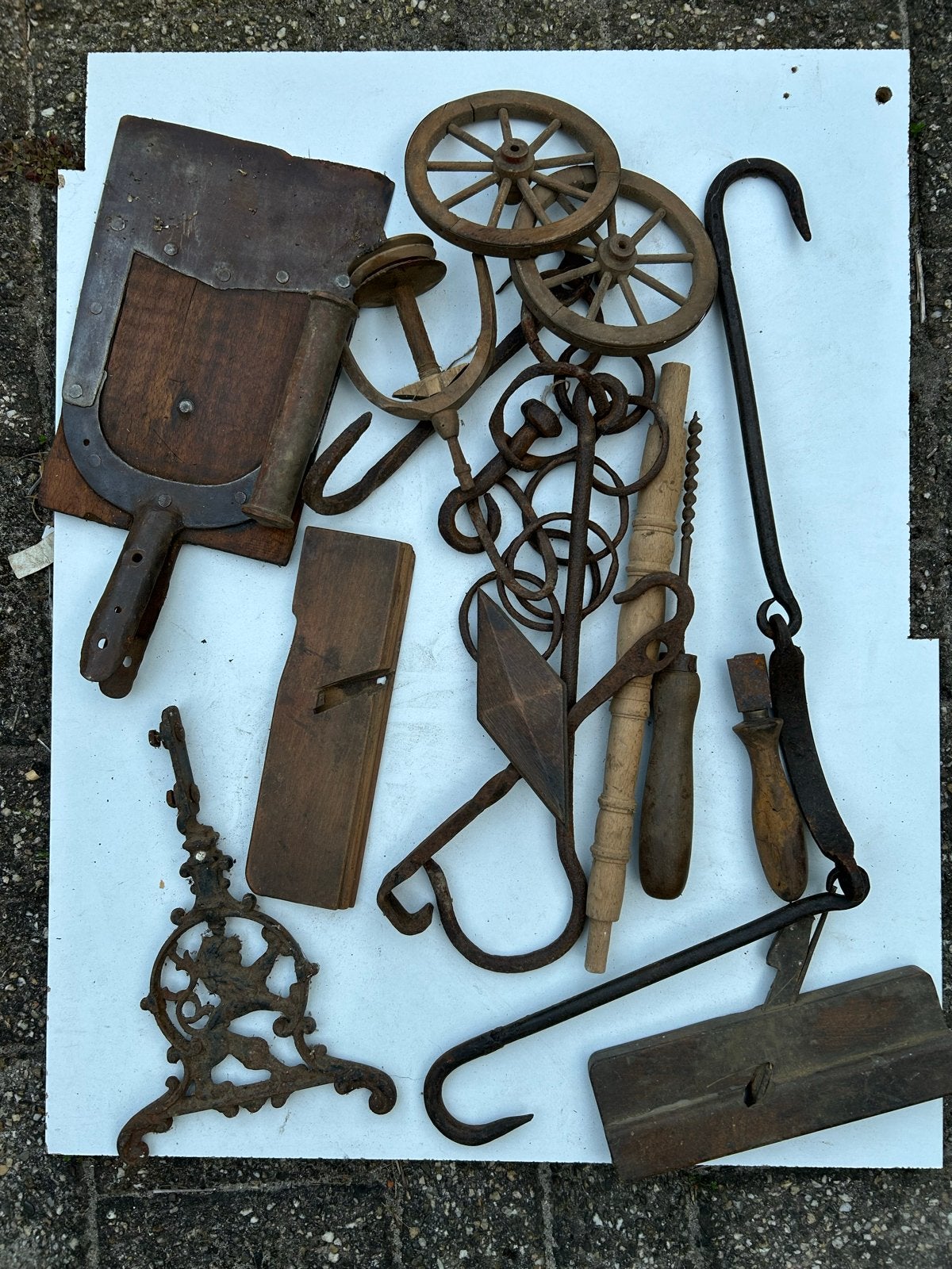 Antieke gereedschappen en decoratieve ijzeren objecten, Antiek en Kunst, Antiek | Gereedschap en Instrumenten, Ophalen of Verzenden