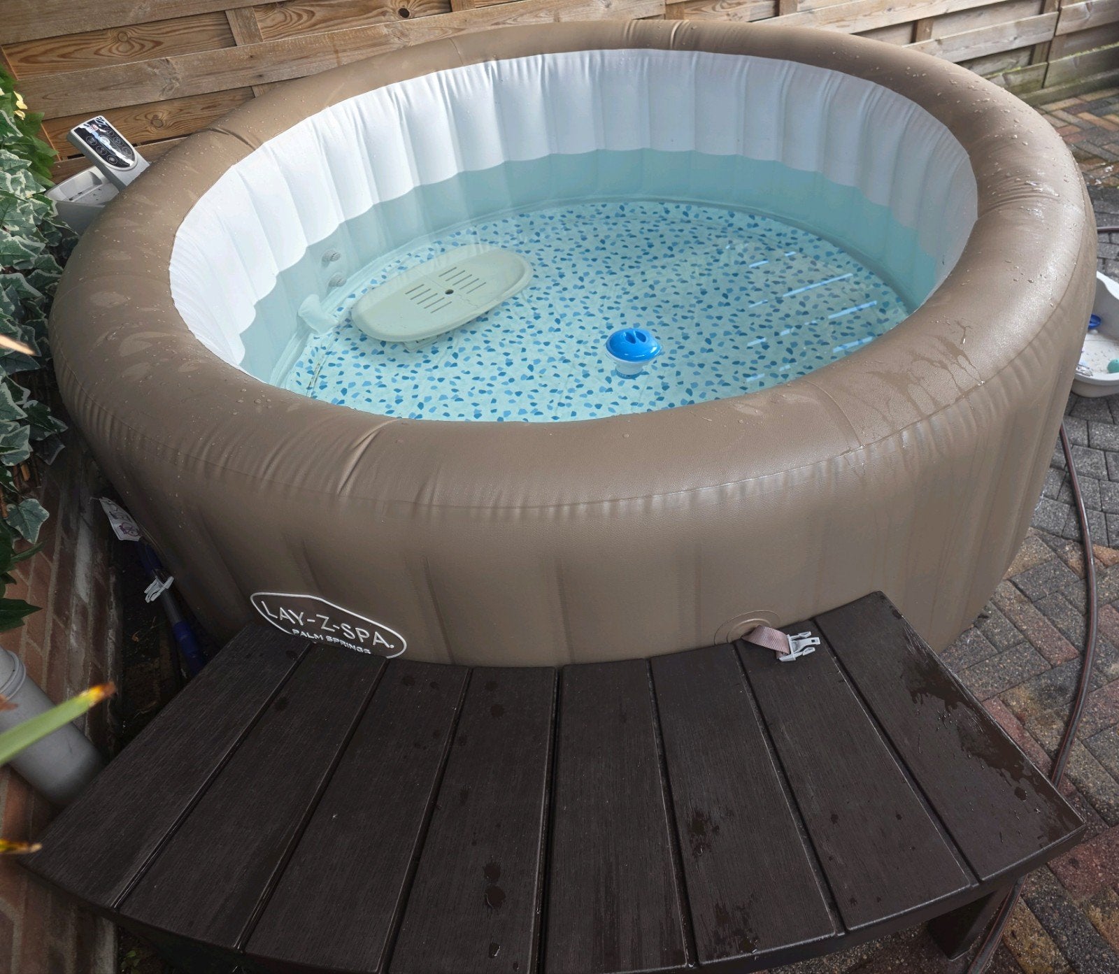 Zo goed als nieuw: Lay-Z-Spa Palm Springs (1x gebruikt!), Tuin en Terras, Ophalen, Zo goed als nieuw, Afdekzeil, Opblaasbaar