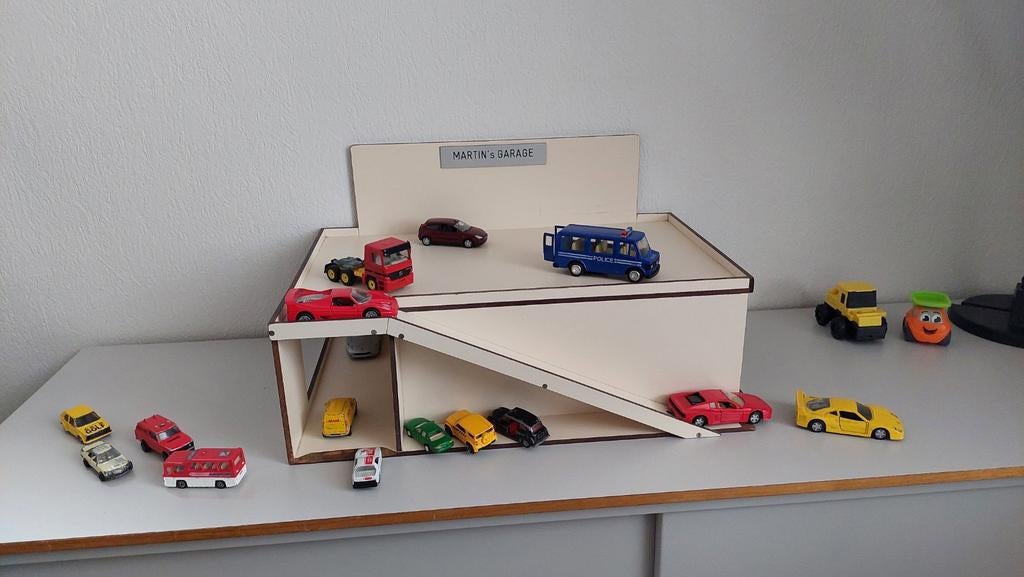 kinderspeelgoed garage van trespa, Ophalen, Gebruikt