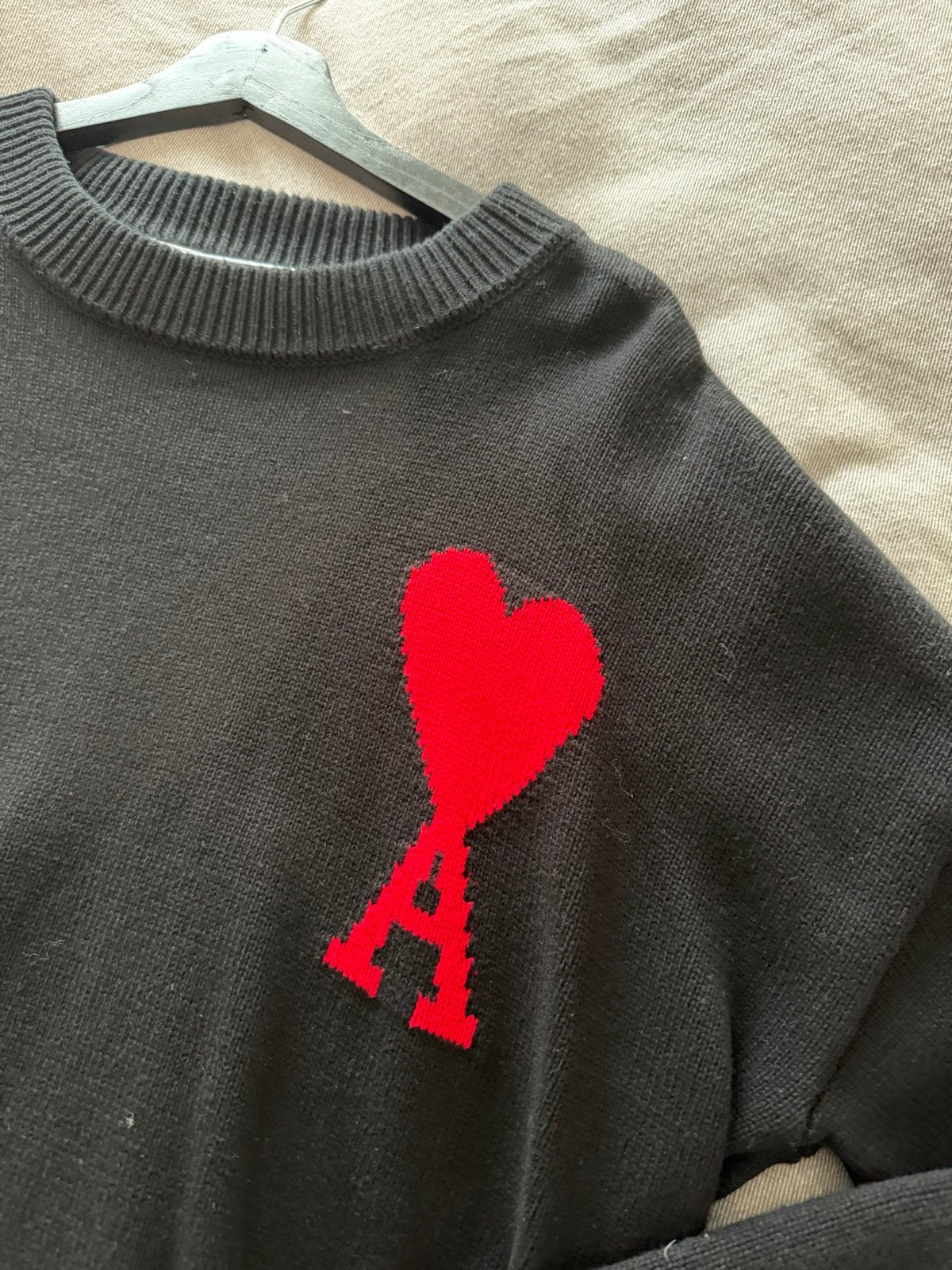 Ami Paris Trui Zwart met Rood Hart - Maat M, Ophalen of Verzenden, Zo goed als nieuw, Maat 48/50 (M), Zwart