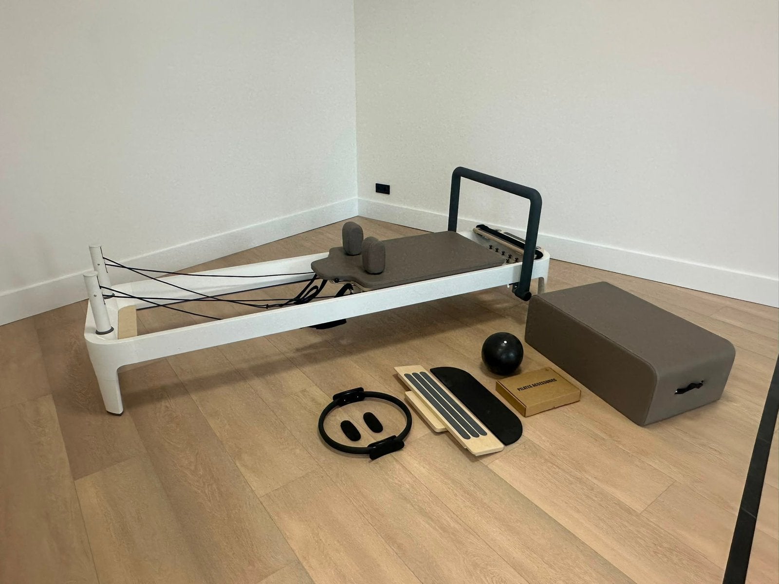 Professionele Pilates Reformer – Inclusief accessoires, Ophalen, Zo goed als nieuw