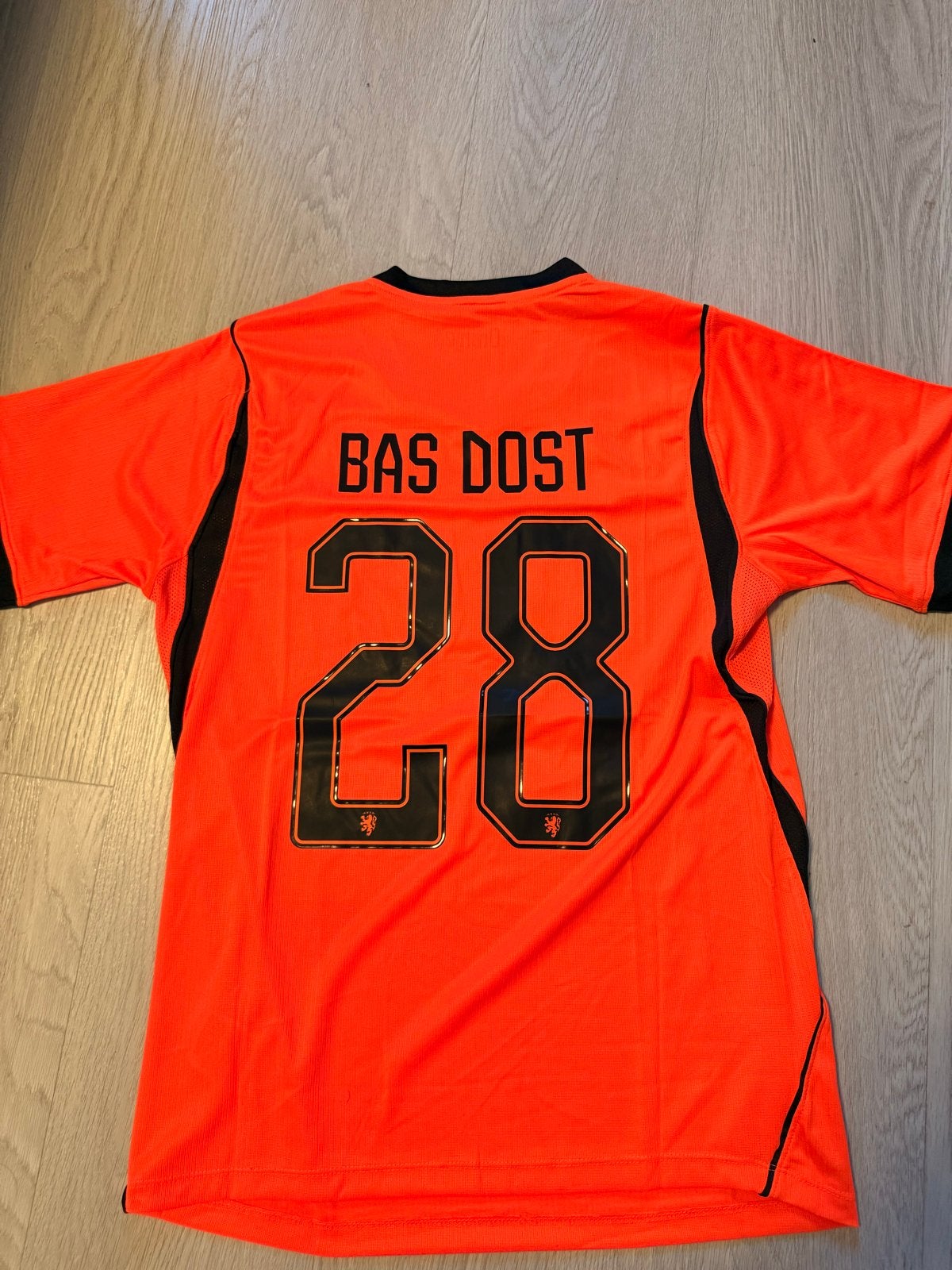 Oranje Nike voetbalshirt Bas Dost maat M, Maat M, Ophalen of Verzenden, Zo goed als nieuw, Shirt