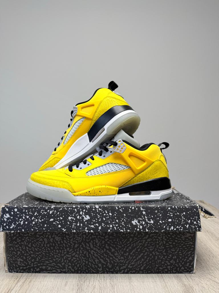 Jordan Spizike Low PRM Varsity Maize (EU 44.5) Nieuw, Kleding | Heren, Schoenen, Ophalen of Verzenden, Nieuw, Overige kleuren