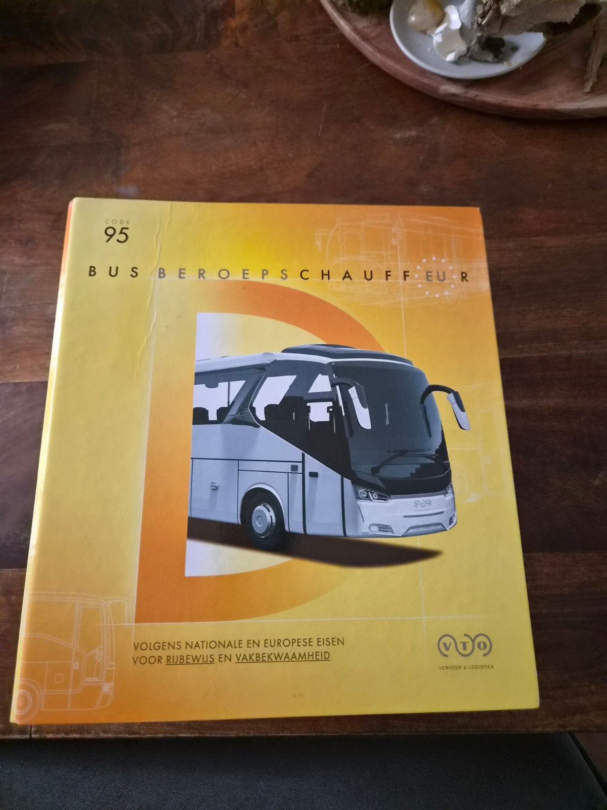 Theorie Leren Bus - Bus beroepschauffeur, Ophalen of Verzenden, Zo goed als nieuw, MBO, VTO Vervoer & Logistiek