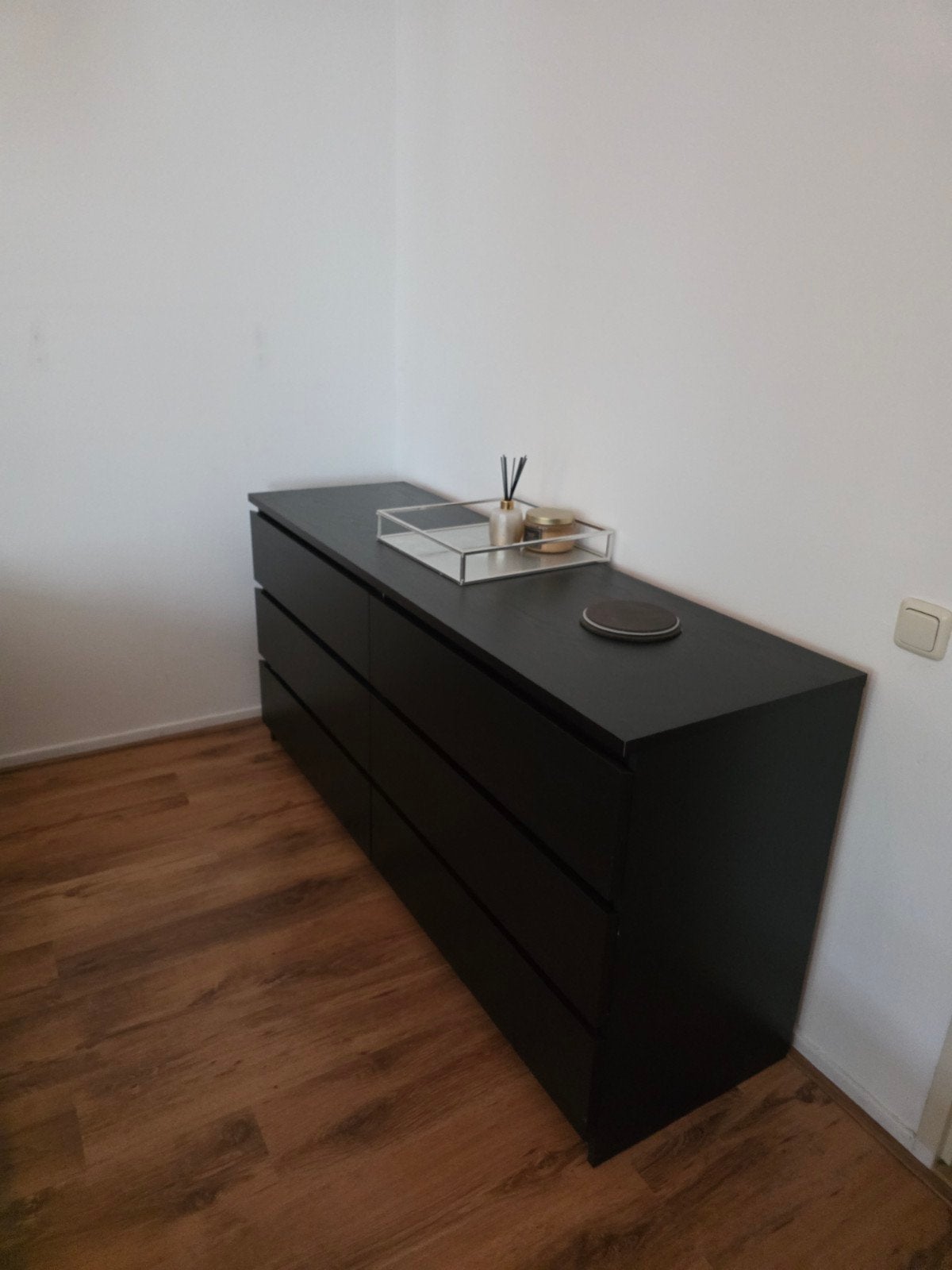 Jysk Limfjorden ladekast - Zwart, zeer goede staat, Huis en Inrichting, Ophalen, 5 laden of meer, 150 tot 200 cm, Zo goed als nieuw