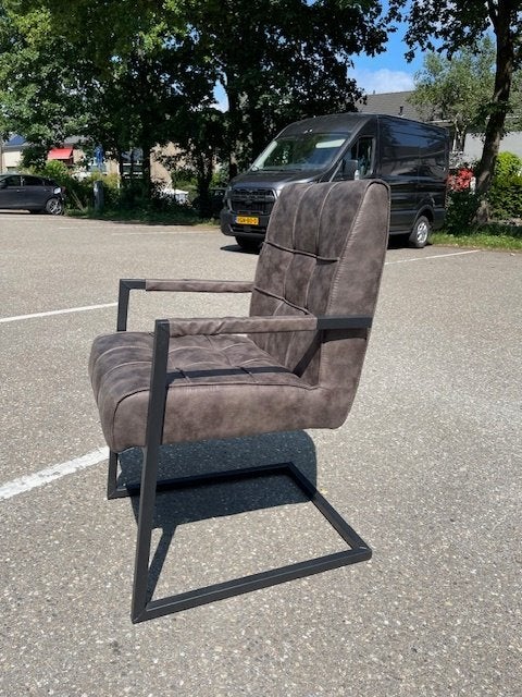 Eetkamerstoel industriële antraciet armsteun  super actie, EETKAMERSTOEL INDUSTRIËLE  ANTRACIET  ARM TIJDELIJK SUPER ACTIE, Nieuw