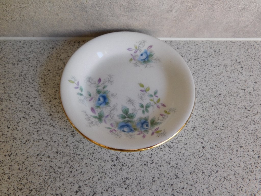Bord 9 cm. Fine Bone China Blue Blossom Royal Albert, Ophalen of Verzenden, Zo goed als nieuw, Porselein, Kop en/of schotel