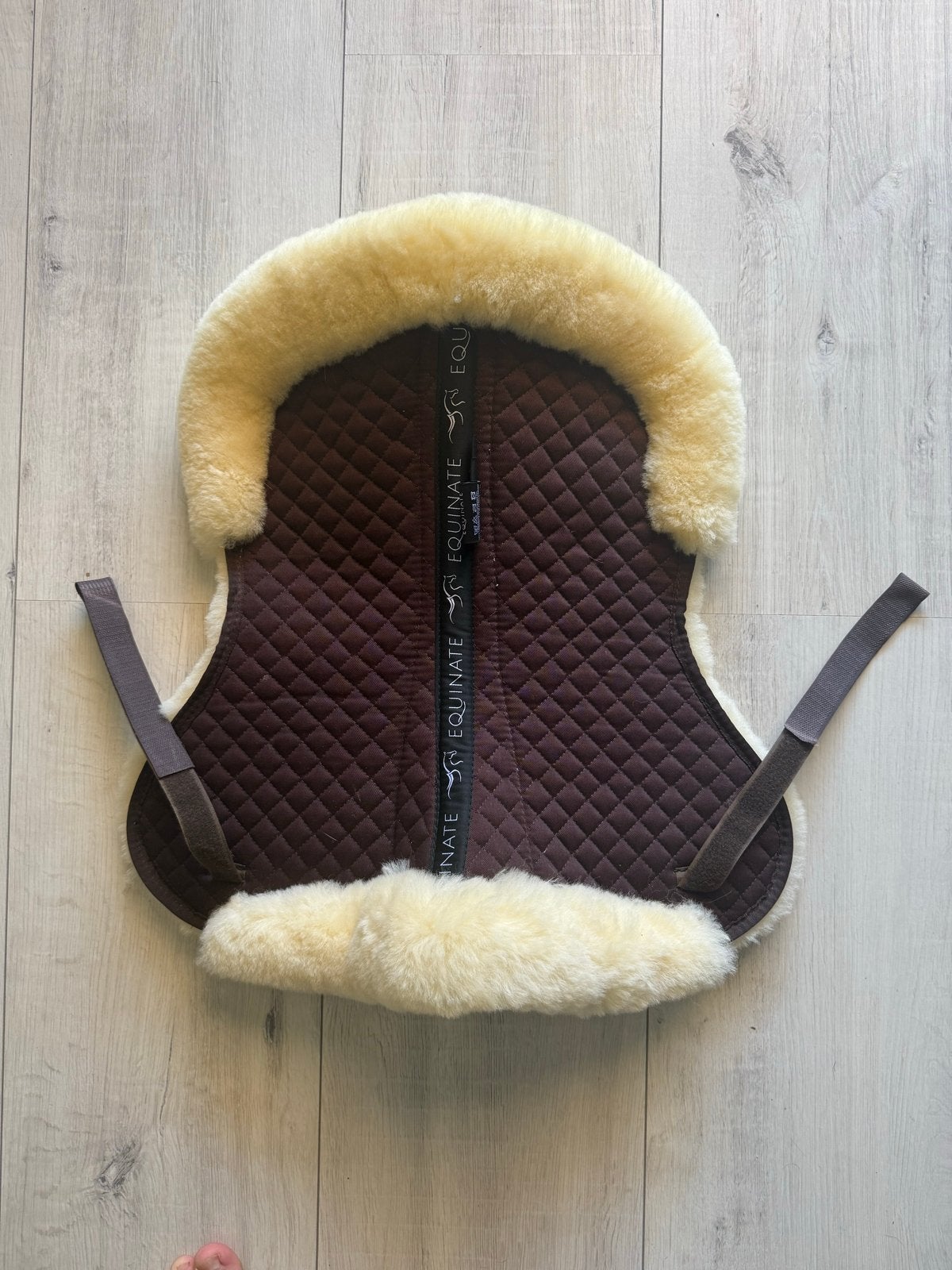 Equinate Spinefriend zadelonderlegger schapenvacht, Dieren en Toebehoren, Paarden en Pony's | Overige Paardenspullen, Ophalen of Verzenden