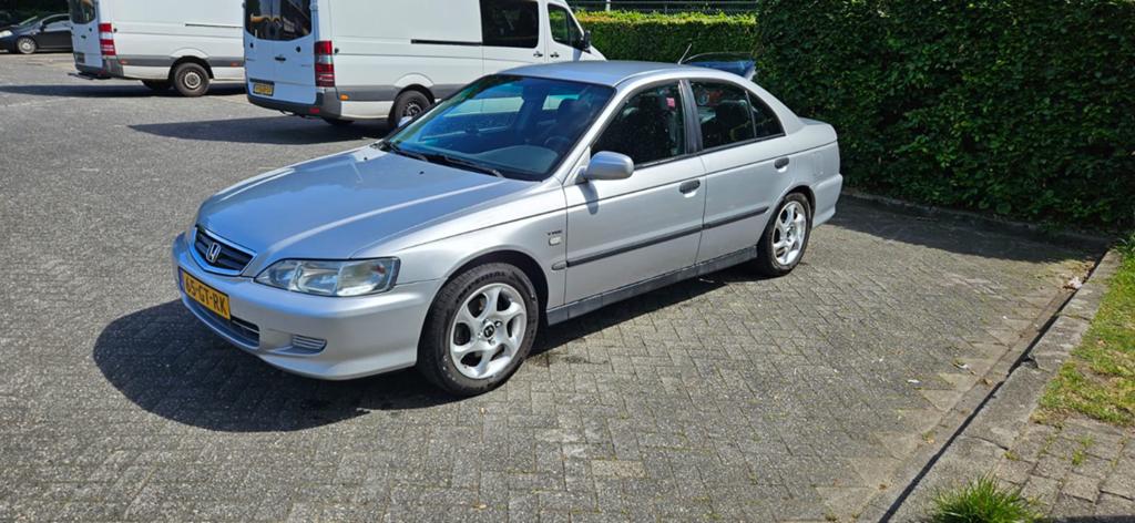 Honda Accord 1.8 I LS AUT 2001 Grijs, Auto's, Honda, 1330 kg, 136 pk, 4 cilinders, 1200 kg