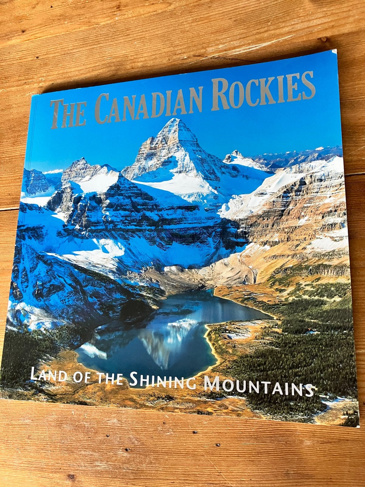 The Canadian Rockies: Land of the Shining Mountains, Zo goed als nieuw, Reisgids of -boek, Noord-Amerika, Ophalen