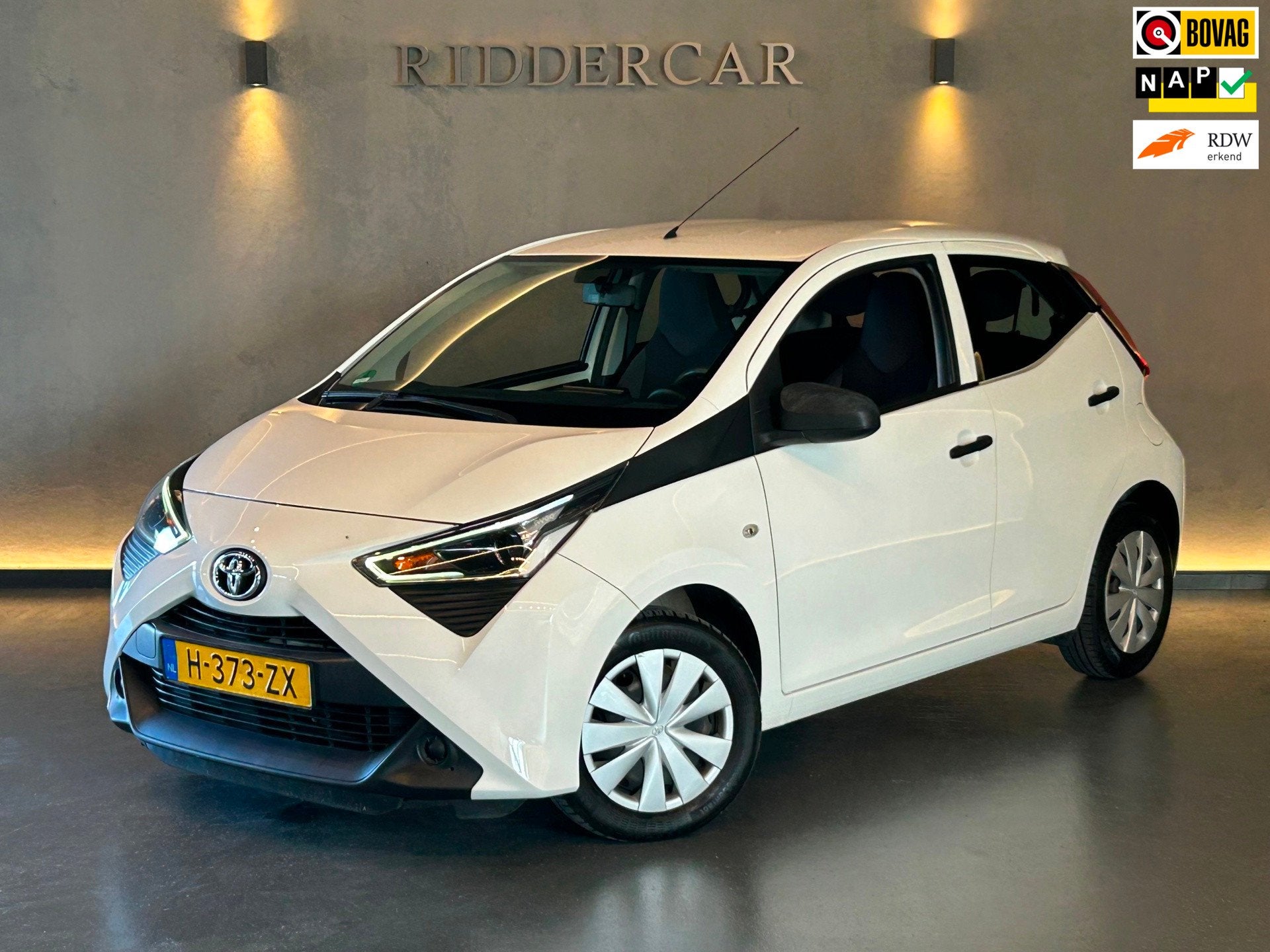 Toyota Aygo 1.0 VVT-i x-fun|NAP|CARPLAY|CRUISE|AIRCO|APK 07-, Auto's, Voorwielaandrijving, Gebruikt, Euro 6, 4 stoelen