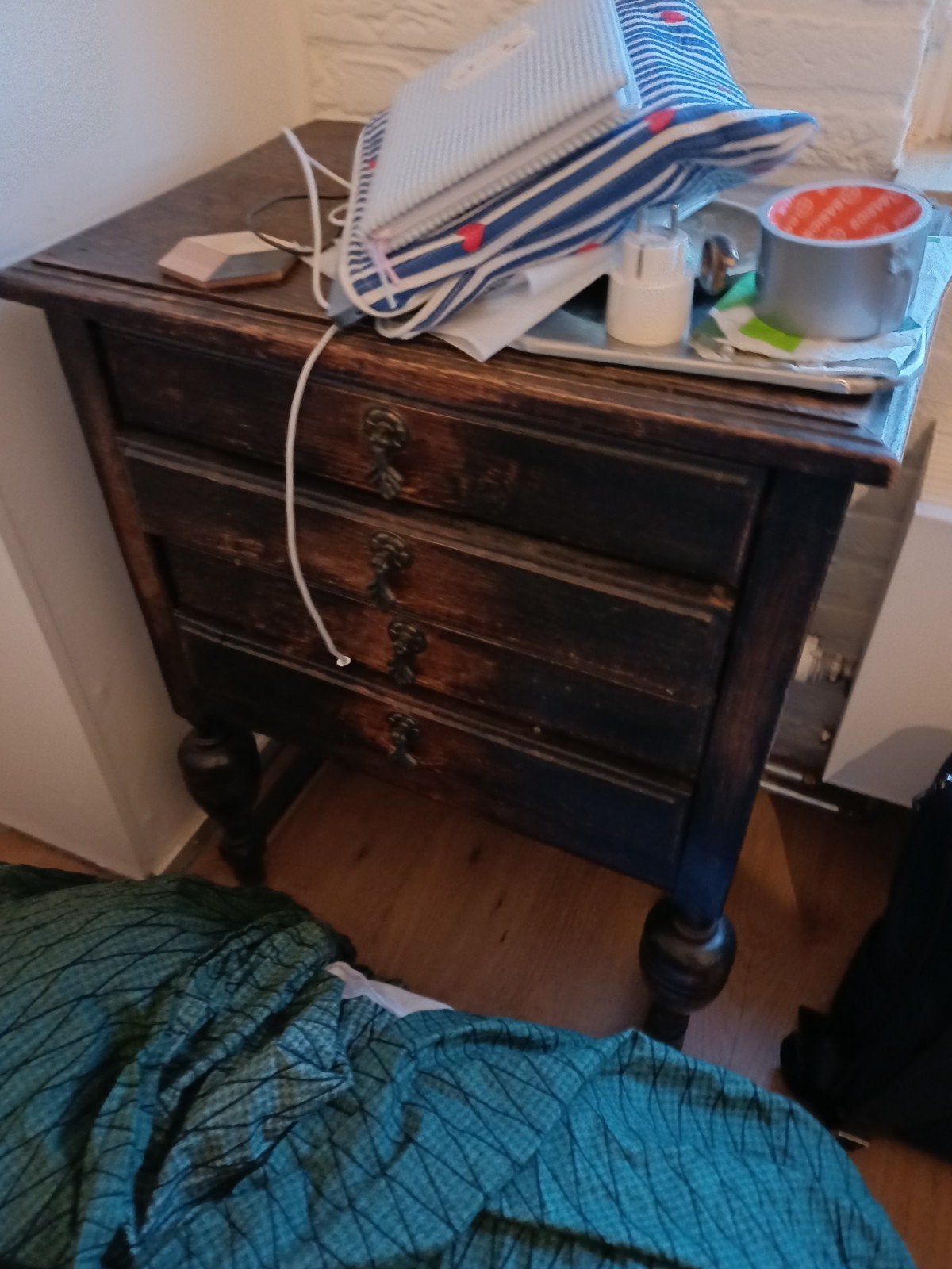 Antieke houten ladekast met 4 laden, Ophalen