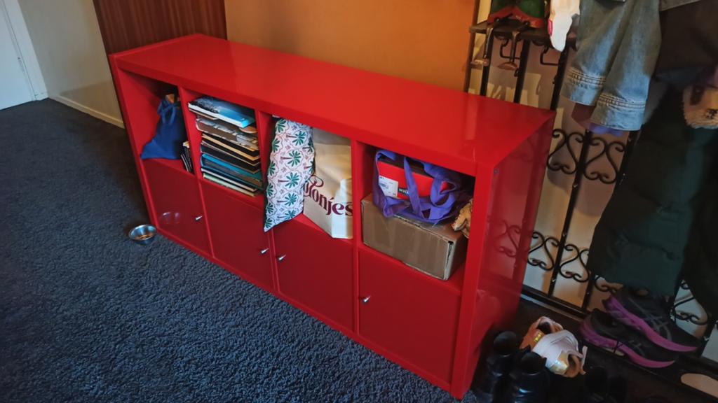 Kallax kast/tv meubel rood - onbeschadigd, Huis en Inrichting, Ophalen, Overige materialen, Met deur(en), 100 tot 150 cm